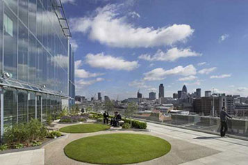 Summer parties with a view of the city at the Blue Fin