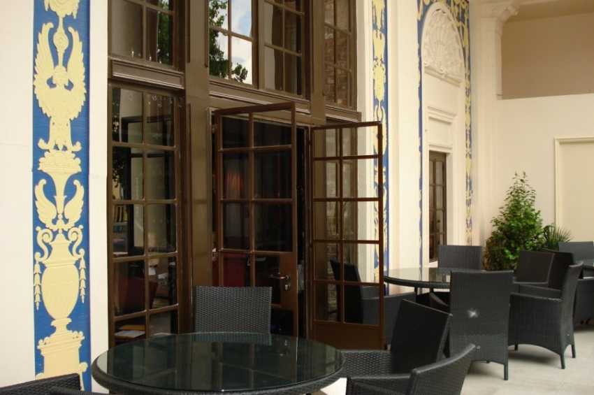 Party venues in London: Icon Balcony Bar