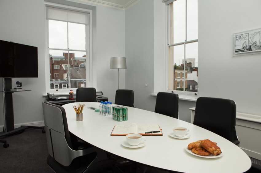 Party venues in London: Maple Leaf