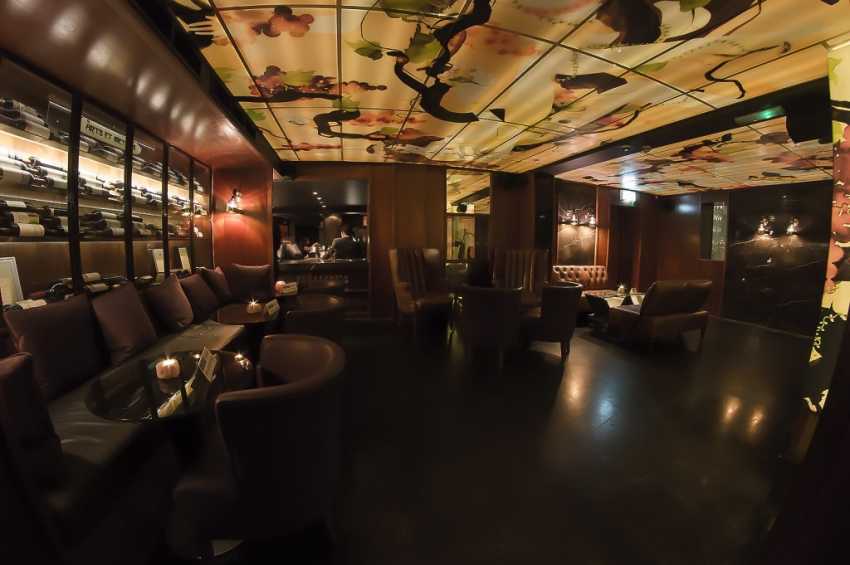 Party venues in London: L'etranger Restaurant