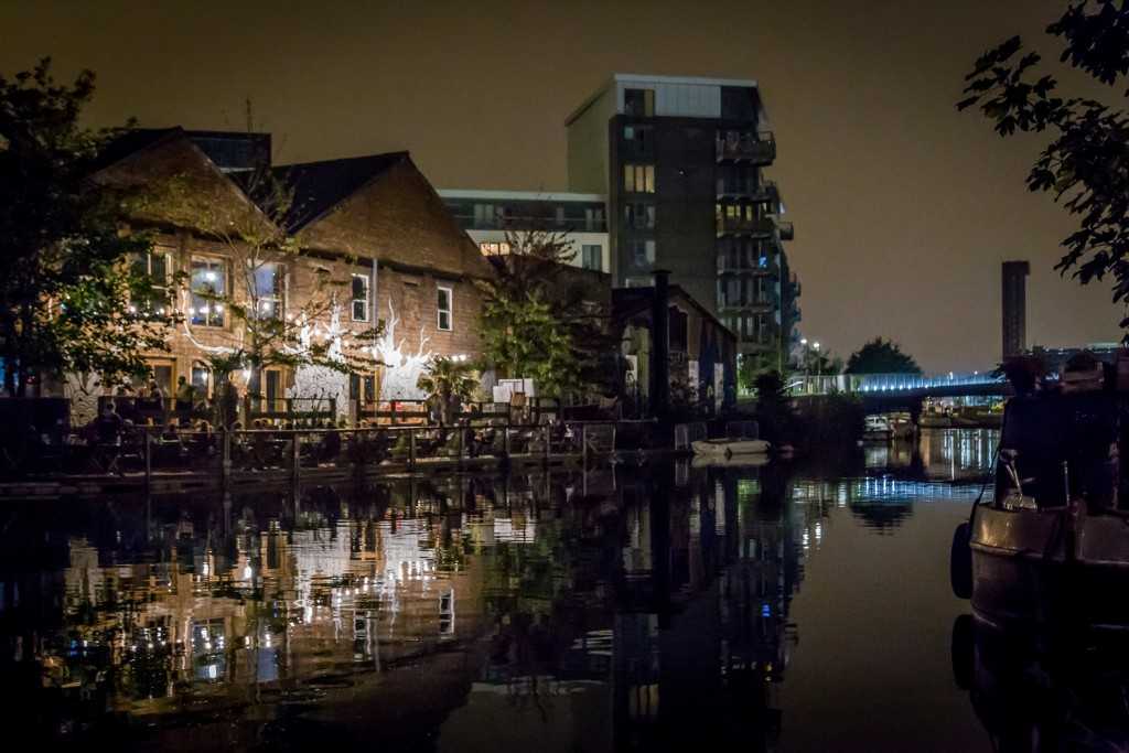 Cafe & Pontoon
