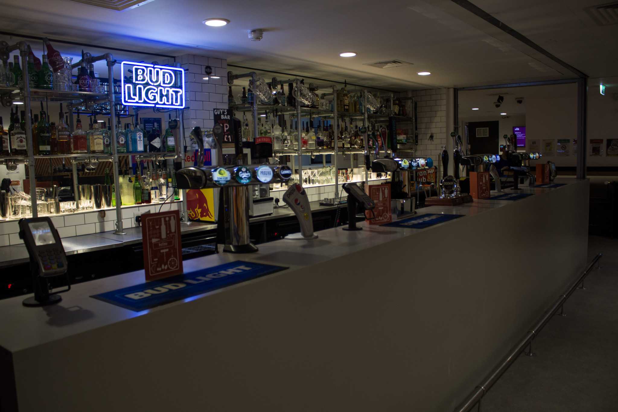Guy's Bar 