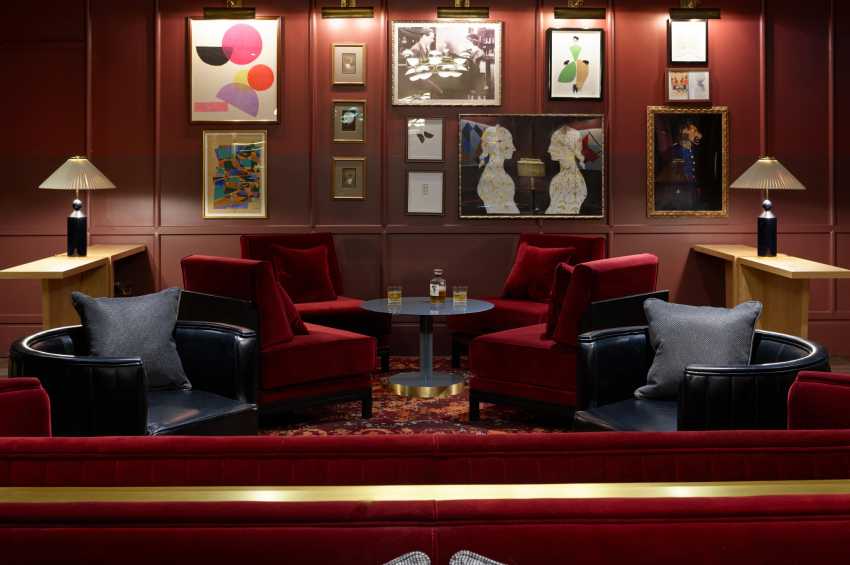 Party venues in London: The Trafalgar St. James