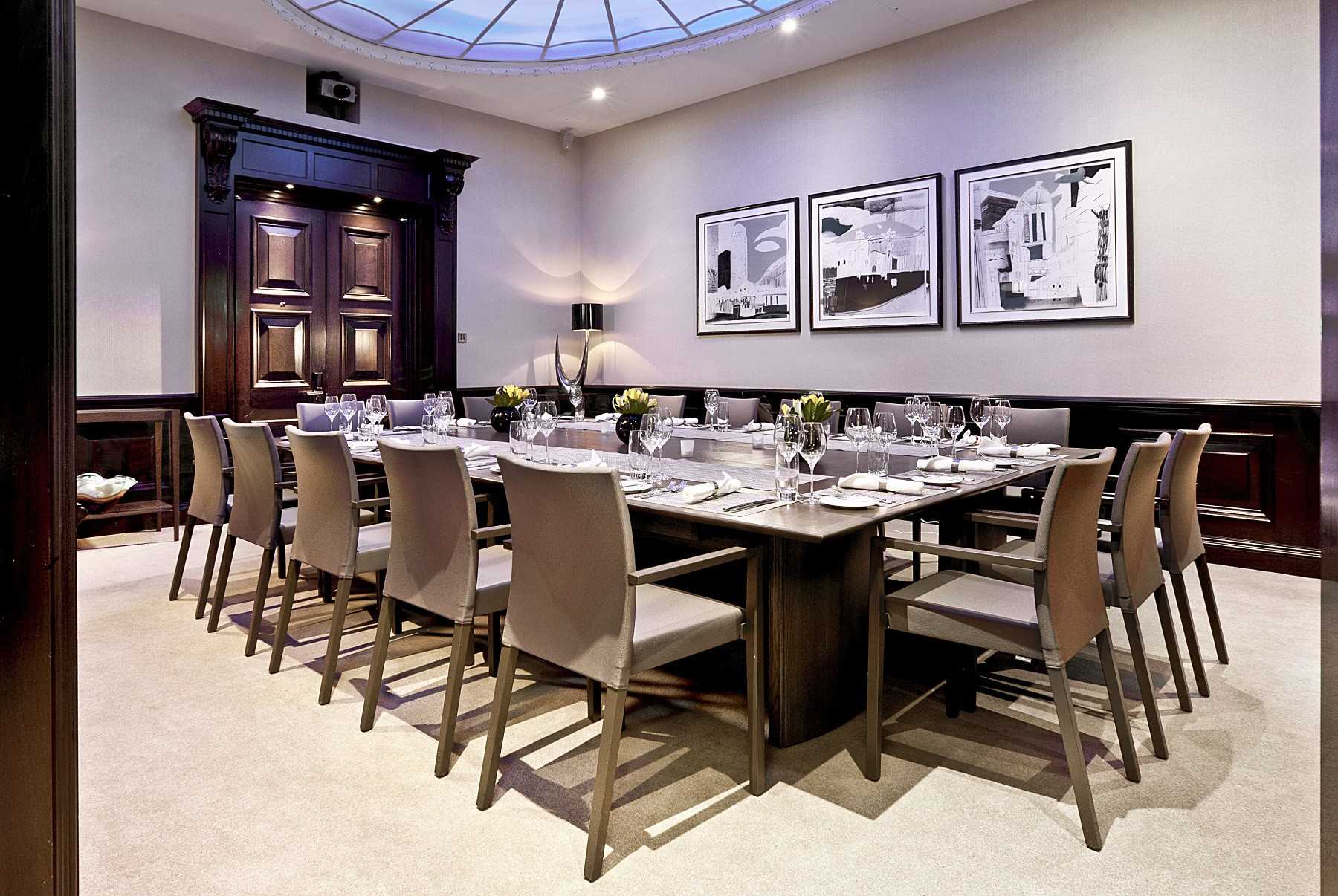 Capital Room
