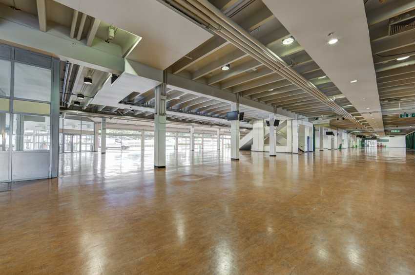 Conference venues in London: Sandown Park Racecourse