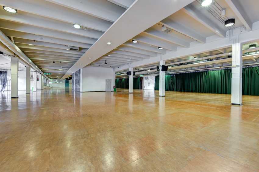 Conference venues in London: Sandown Park Racecourse