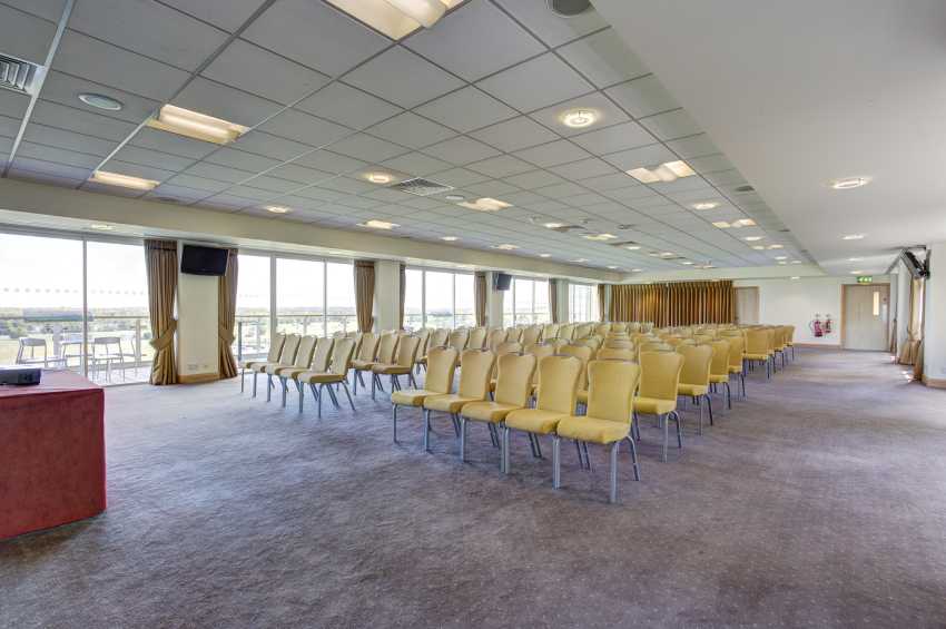 Sandown Park Racecourse