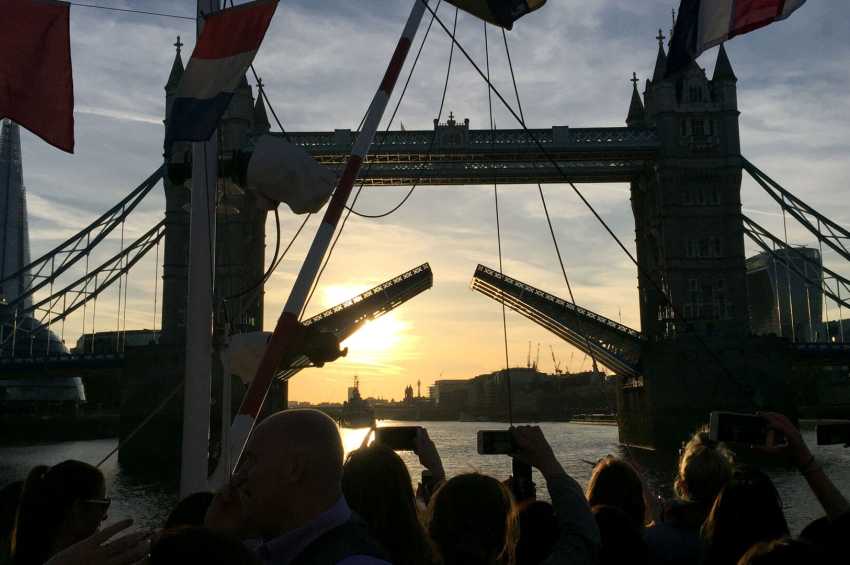 Dixie Queen – Thames Luxury Charters
