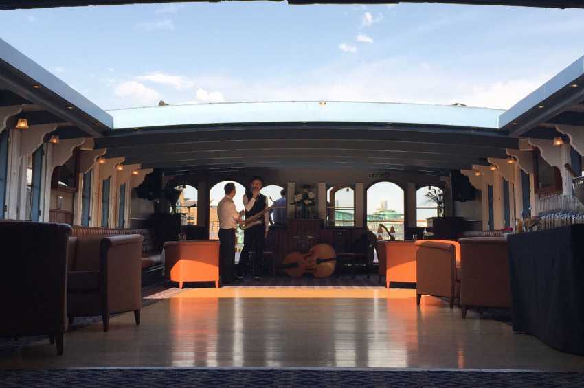 Elizabethan – Thames Luxury Charters