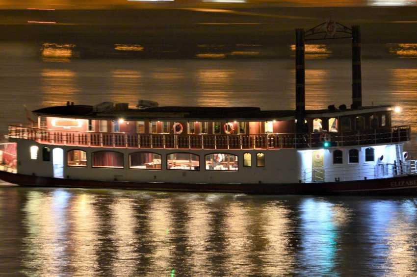 Elizabethan – Thames Luxury Charters