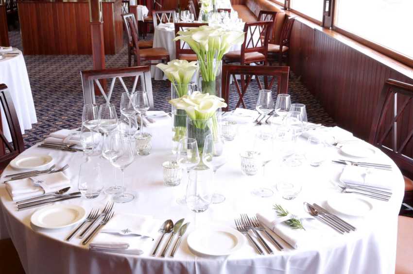 Elizabethan – Thames Luxury Charters