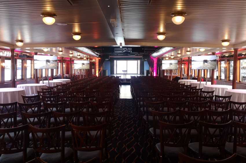 Dixie Queen – Thames Luxury Charters