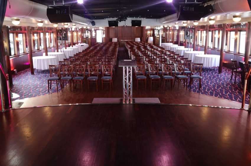 Dixie Queen – Thames Luxury Charters