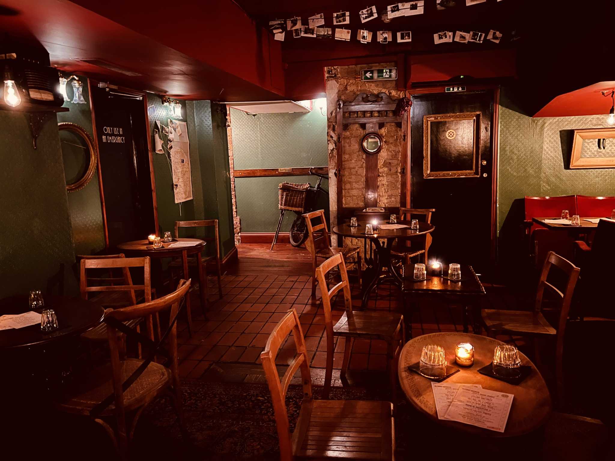 MAIN ROOM