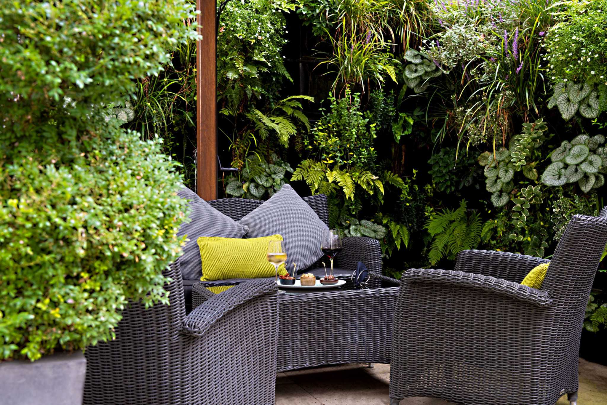 The Living Wall bar
