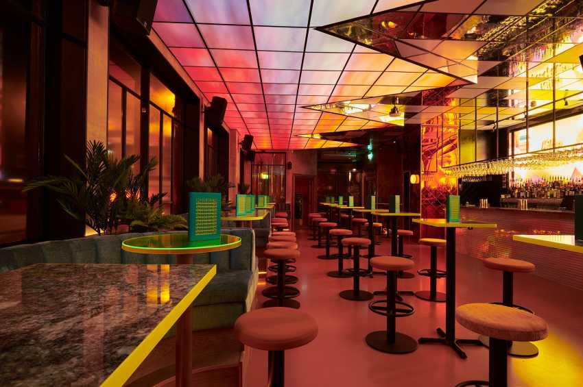 Nikki's Bar 