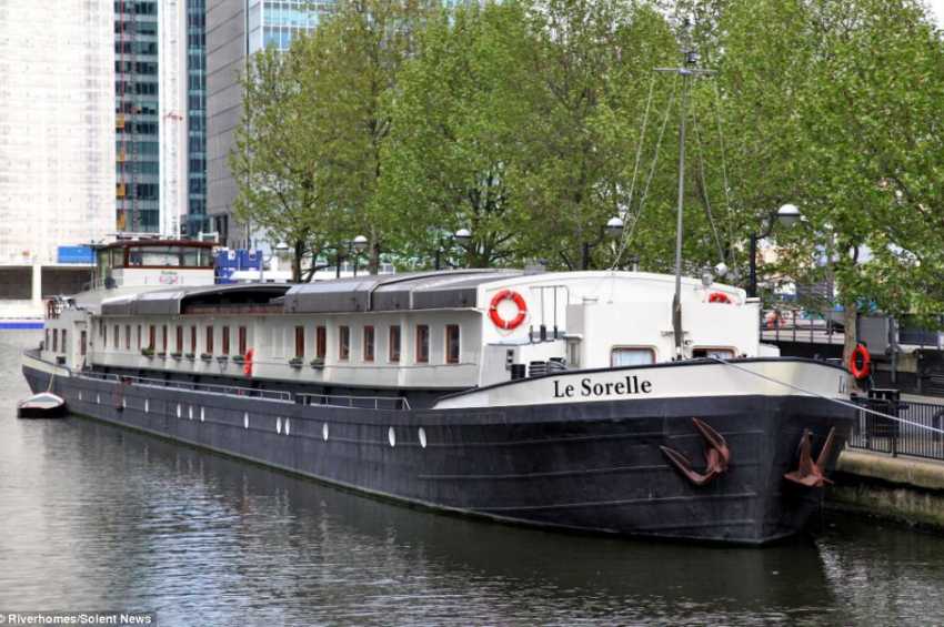 Le Sorelle River Barge