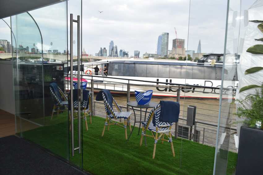 Clipper Lounge EMB