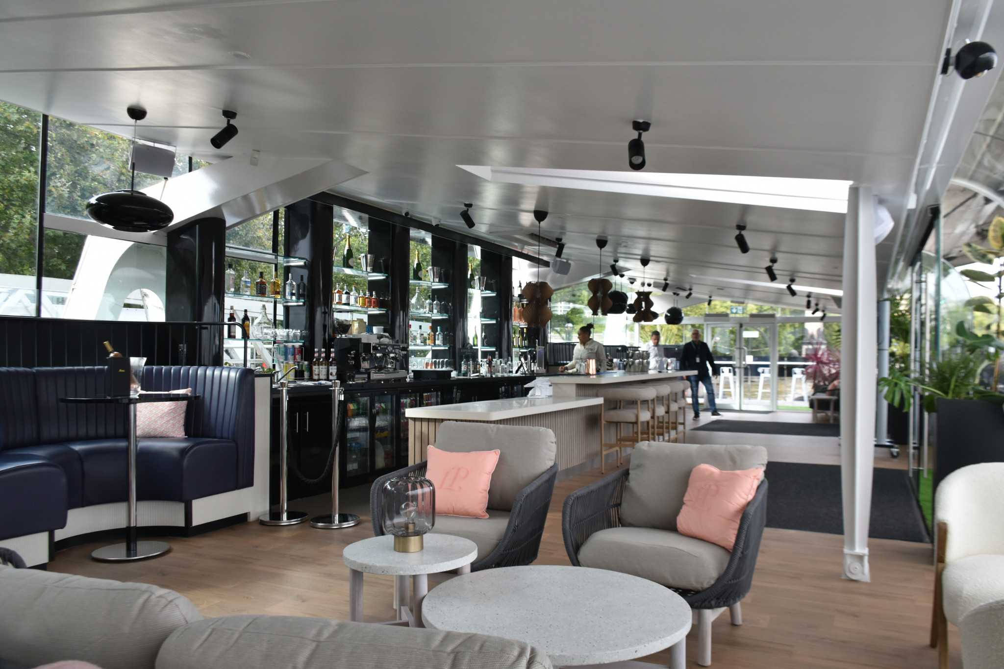 Clipper Lounge EMB