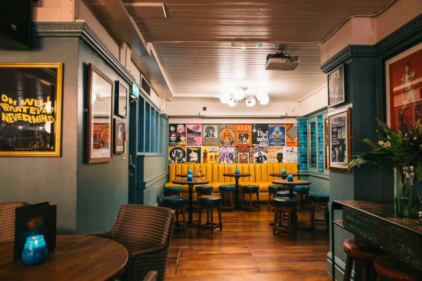 The Sun & 13 Cantons
