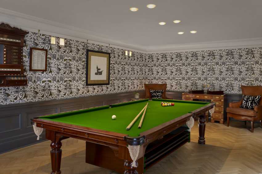 Holmes Hotel