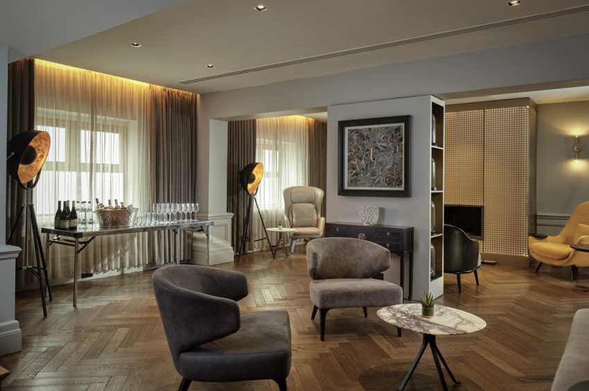 Holmes Hotel