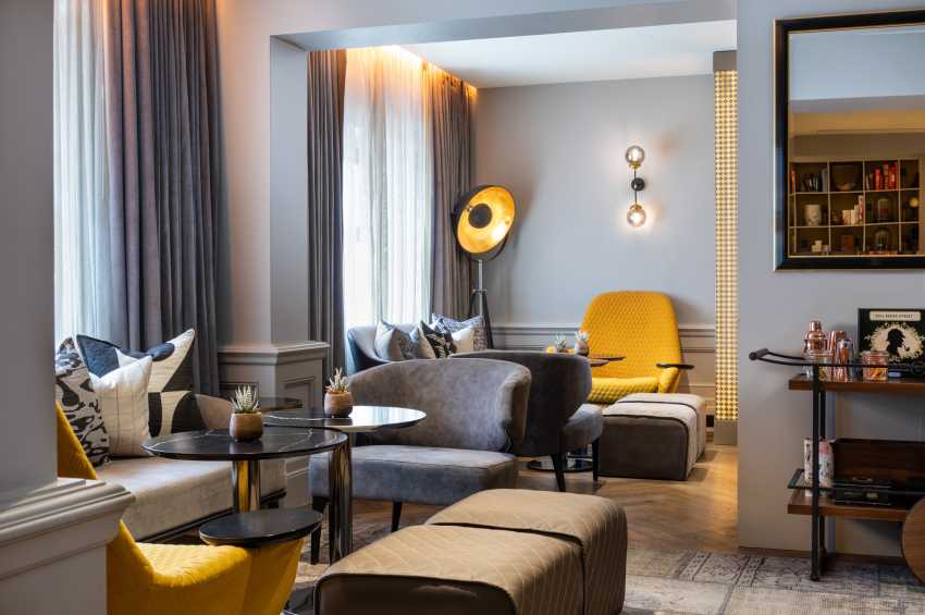Holmes Hotel