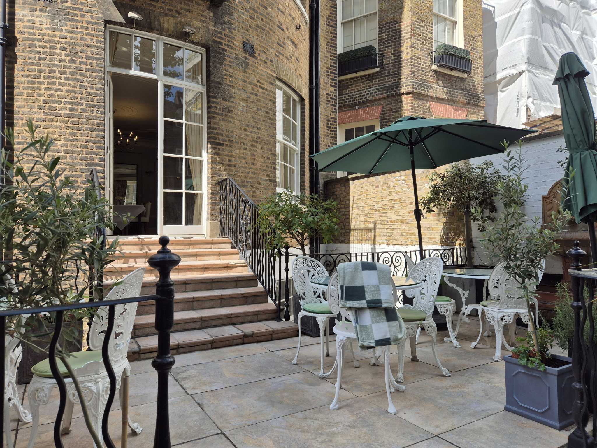 The Dining Room & Garden 