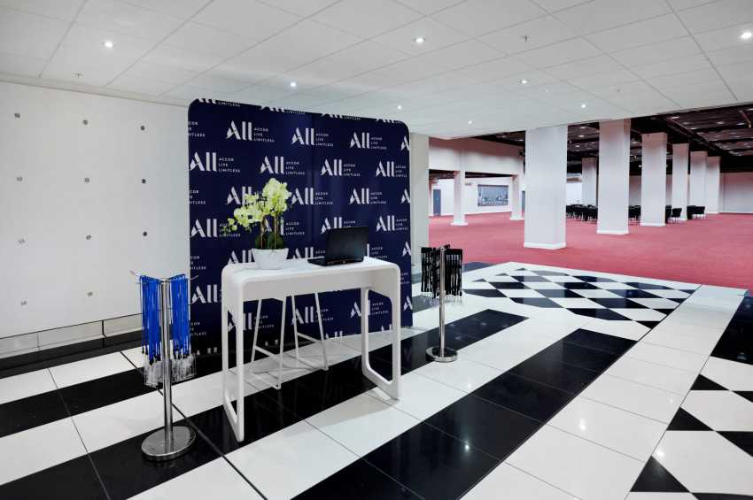 Novotel London West
