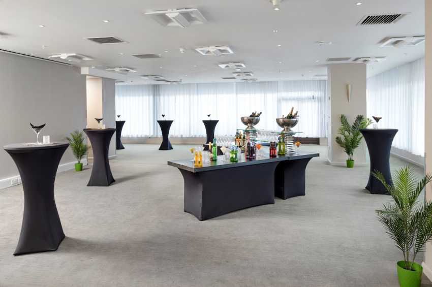 Novotel London West