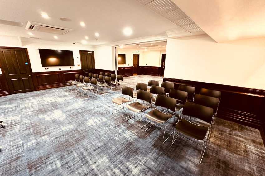 Wellington Hotel by Blue Orchid