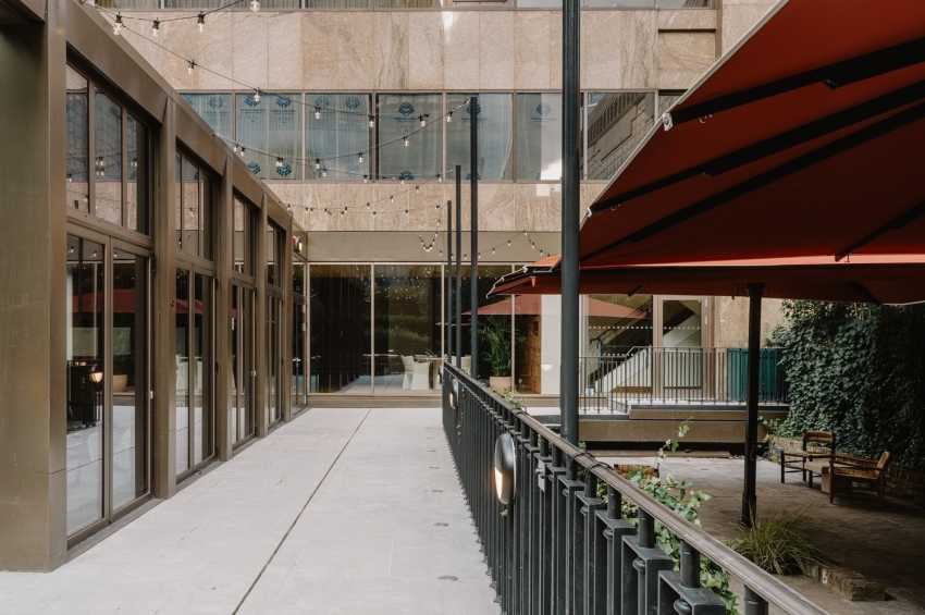 Sir Devonshire Square