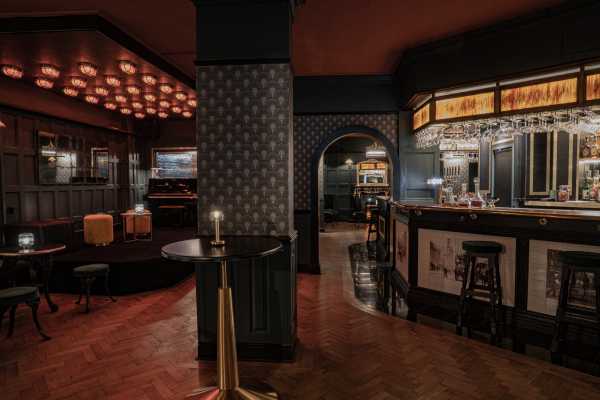 135 Bar & Lounge