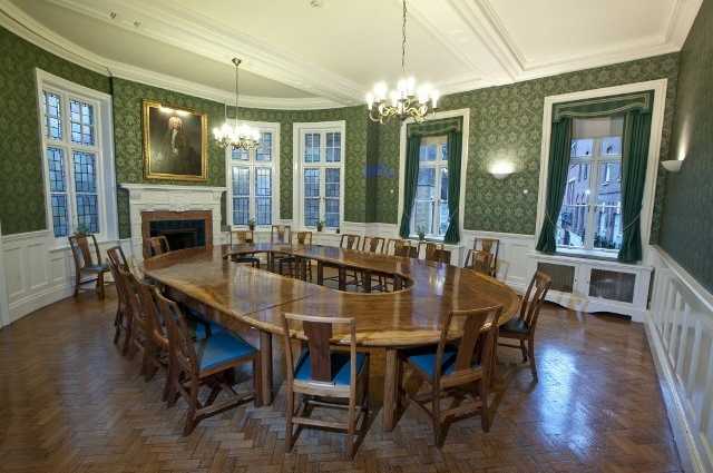Large Boardroom style Salisbury room