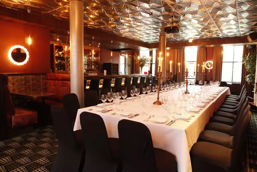 Cocktail Lounge