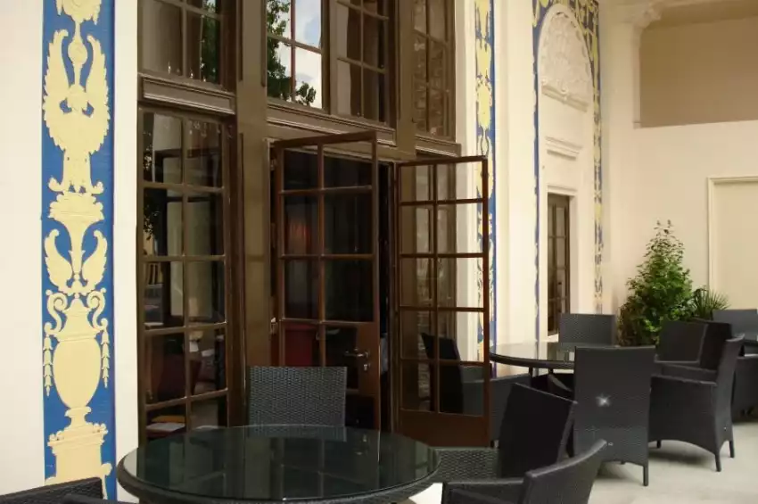 Party venues in London: Icon Balcony Bar