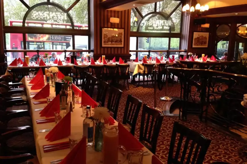 Party venues in London: Henrys Piccadilly