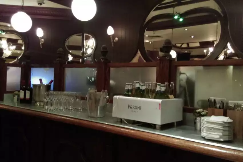 Party venues in London: Henrys Piccadilly Party venues in London: Henrys Piccadilly