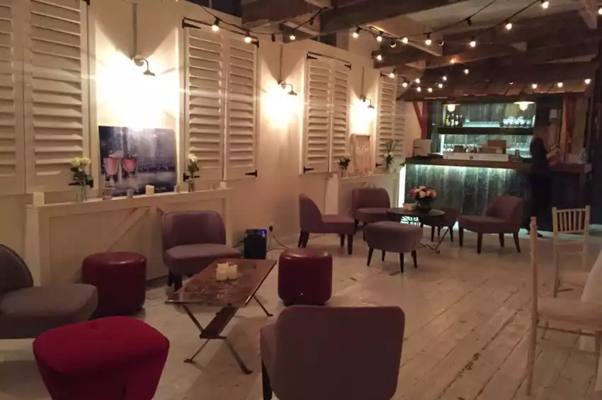 Beach Blanket Babylon, flexible event space