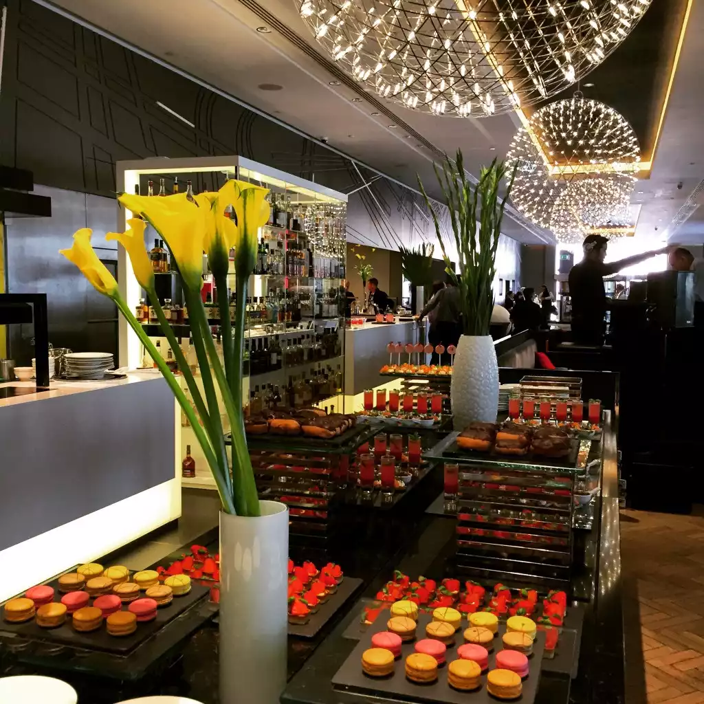 Golden Arrow Lounge Bar & Restaurant