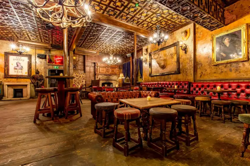 Party venues in London: The Old Queens Head Party venues in London: The Old Queens Head