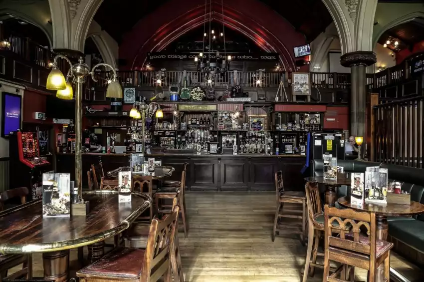Party venues in London: O'Neill's Muswell Hill