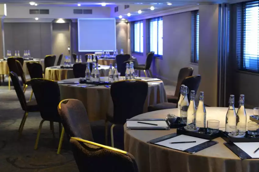 Conference venues in London: Radisson Blu Edwardian, Kenilworth Conference venues in London: Radisson Blu Edwardian, Kenilworth