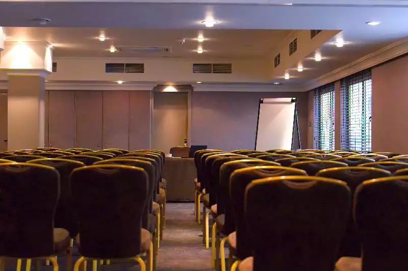 Conference venues in London: Radisson Blu Edwardian, Kenilworth Conference venues in London: Radisson Blu Edwardian, Kenilworth
