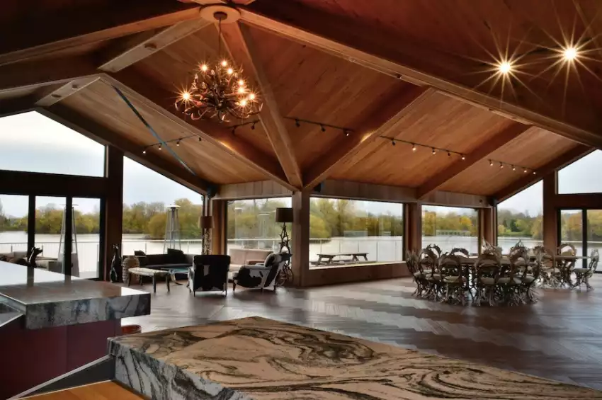 Party venues in London: Amber Lakes