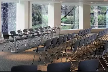 Experts Warning Economic Uncertainty