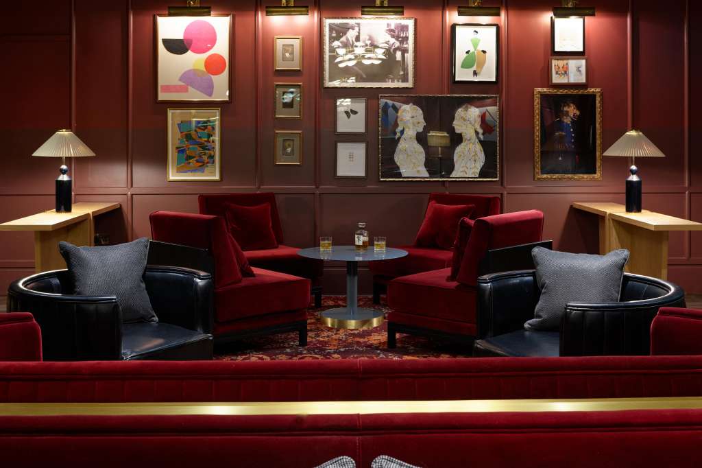 Party venues in London: The Trafalgar St. James