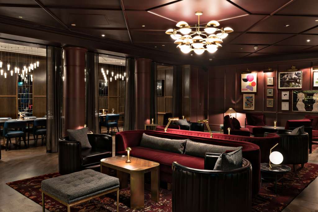 Party venues in London: The Trafalgar St. James