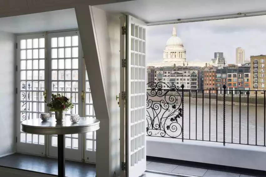 Swan, Shakespeare's Globe