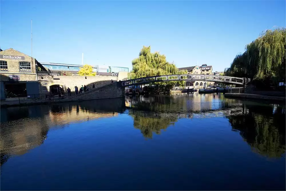 Glasshouse on the Lock